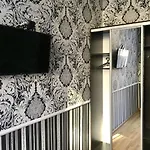 Street Hostel *
